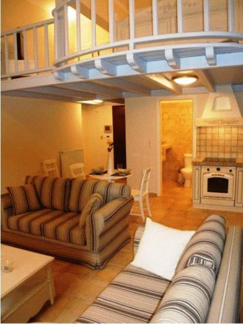 Giogarakis Suites Eleónasz Szoba fotó