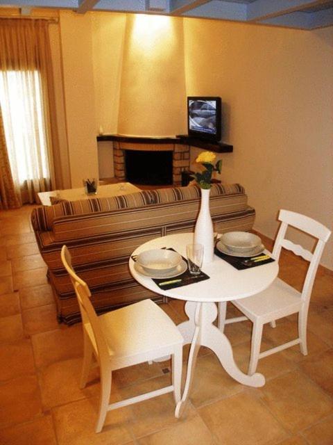 Giogarakis Suites Eleónasz Szoba fotó